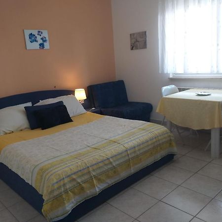 Beach Apartments Nemira Omis Luaran gambar