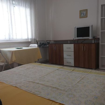 Beach Apartments Nemira Omis Luaran gambar