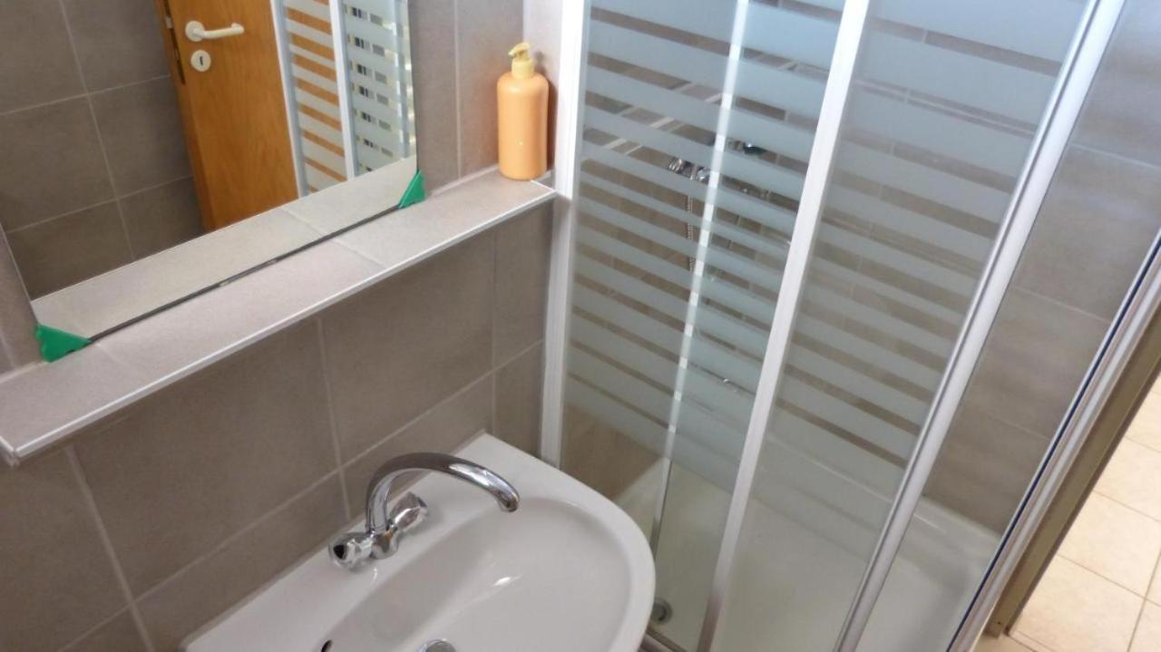 Beach Apartments Nemira Omis Luaran gambar