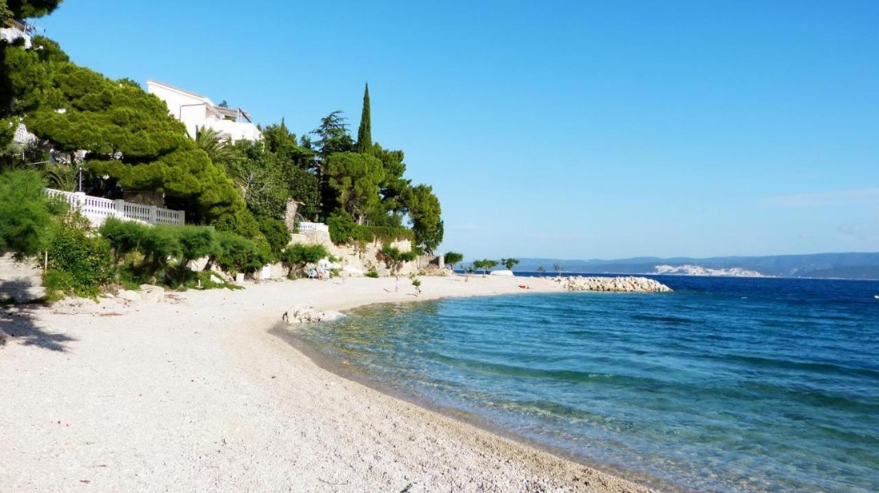 Beach Apartments Nemira Omis Luaran gambar