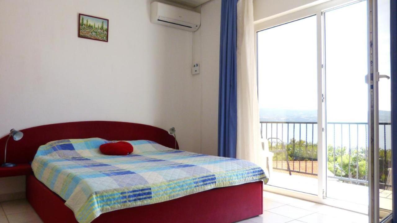Beach Apartments Nemira Omis Luaran gambar