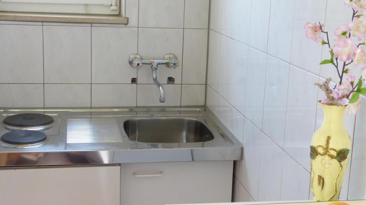Beach Apartments Nemira Omis Luaran gambar