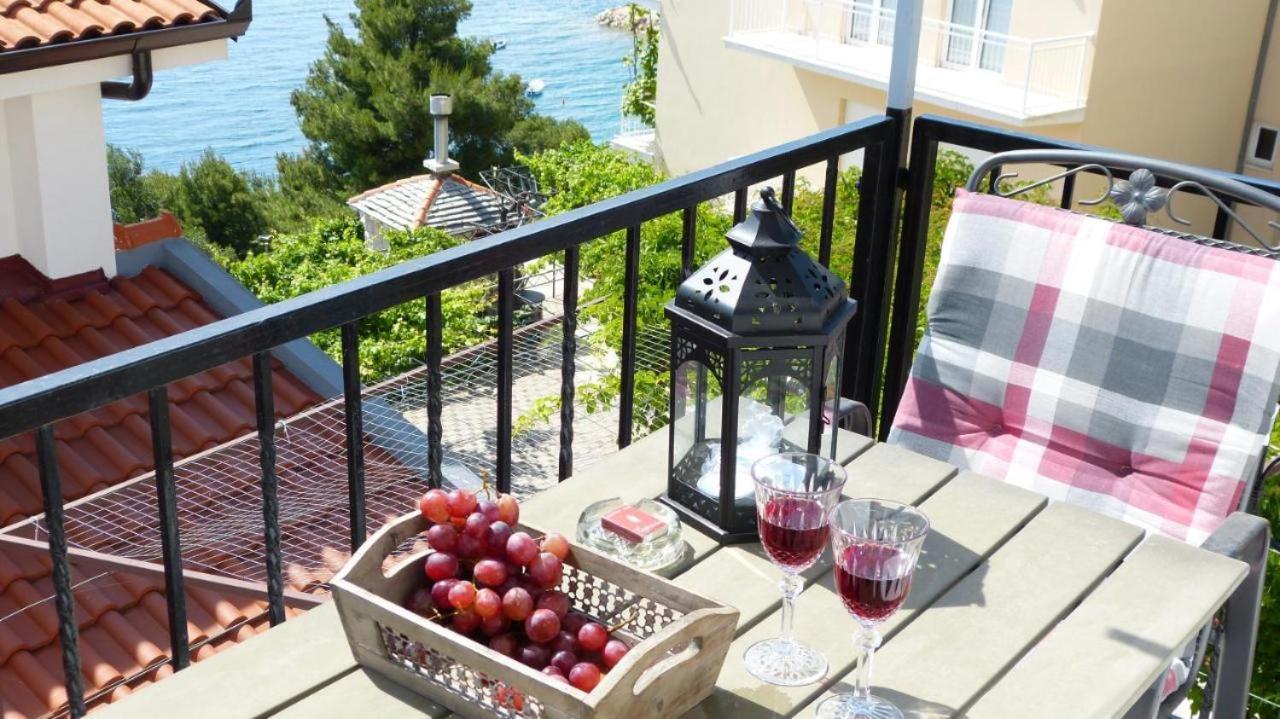 Beach Apartments Nemira Omis Luaran gambar