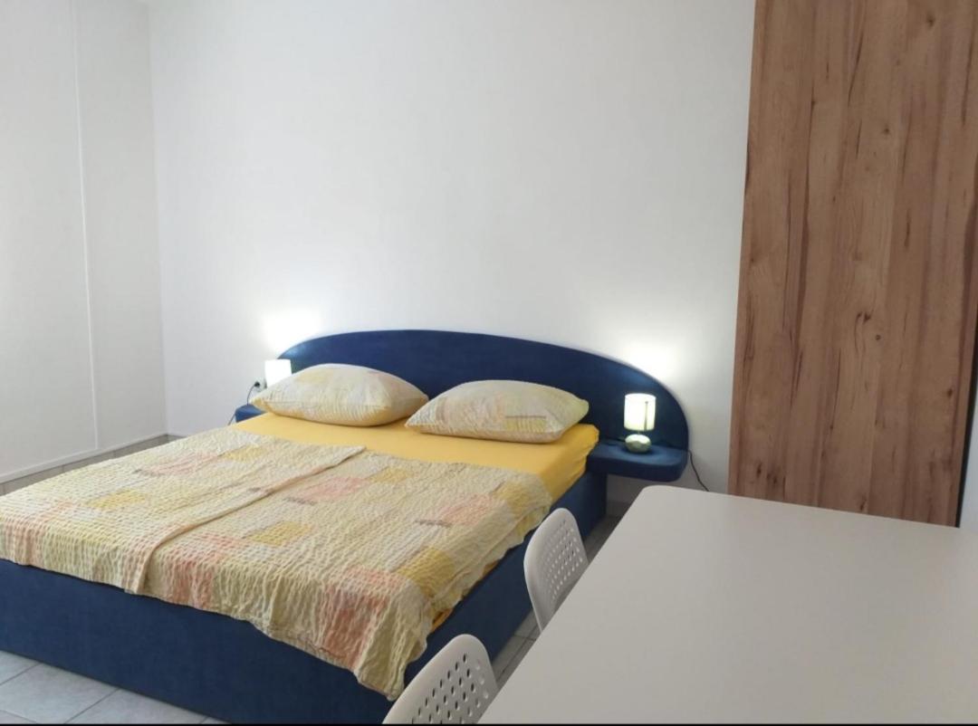 Beach Apartments Nemira Omis Luaran gambar