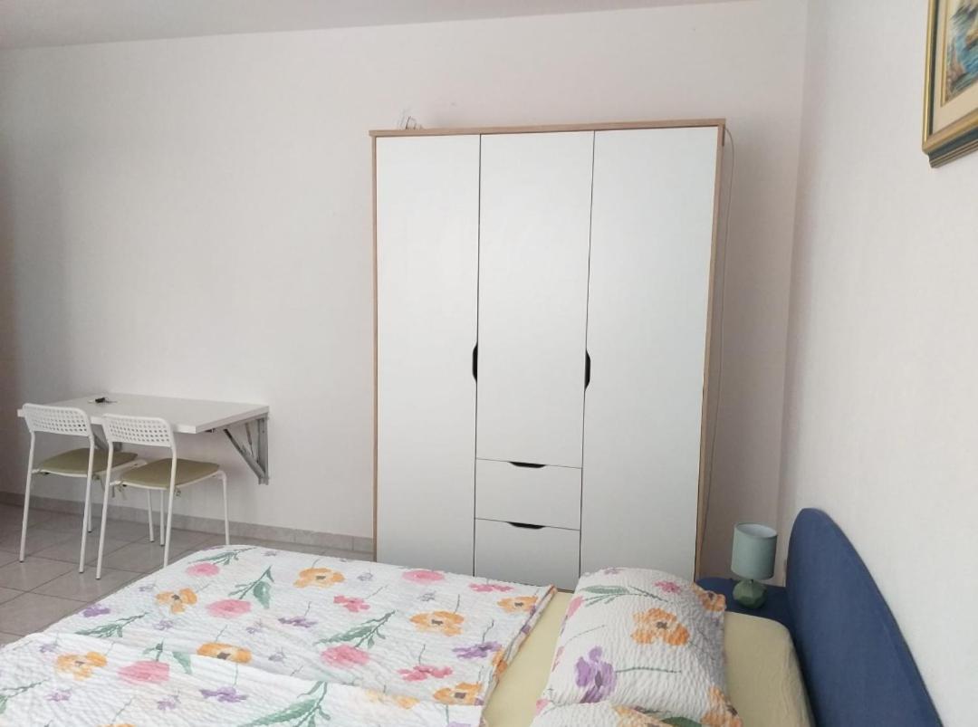 Beach Apartments Nemira Omis Luaran gambar