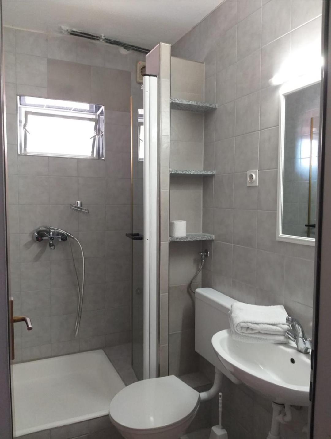 Beach Apartments Nemira Omis Luaran gambar