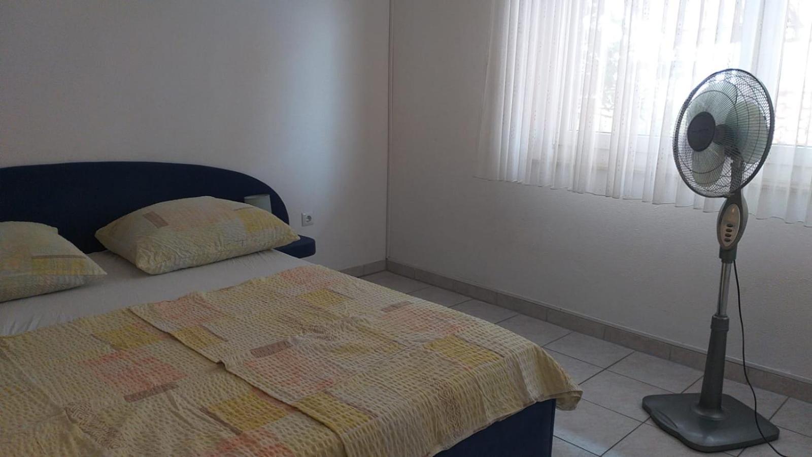 Beach Apartments Nemira Omis Luaran gambar